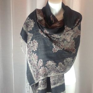 Reversible wrap-scarf